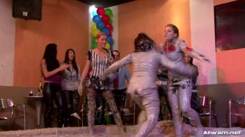 Catfighting Til The Bitter, Muddy End Screencap 19 on www.sinx.com