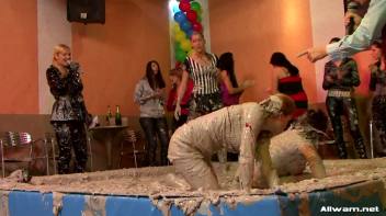 Catfighting Til The Bitter, Muddy End Screencap 22 on www.sinx.com