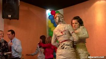 Catfighting Til The Bitter, Muddy End Screencap 25 on www.sinx.com