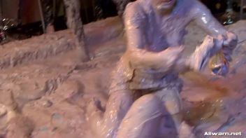 Catfighting Til The Bitter, Muddy End Screencap 36 on www.sinx.com