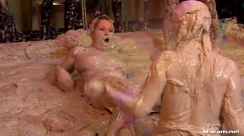 Catfighting Til The Bitter, Muddy End Screencap 63 on www.sinx.com