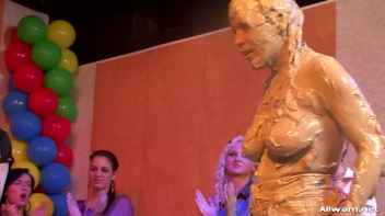 Catfighting Til The Bitter, Muddy End Screencap 71 on www.sinx.com