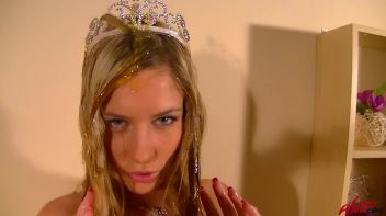 Princess Leony Is Sweet As Honey Screencap 49 on www.sinx.com