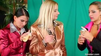 Epic Food Fight Screencap 7 on www.sinx.com