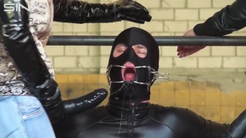 Blas unsere Gummischwänze Screencap 47 on www.sinx.com