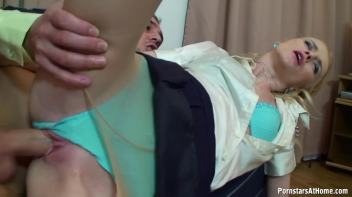 Wake and Gape Screencap 36 on www.sinx.com