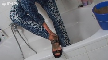 Mud Covered Hottie Rinses Off In Shower Screencap 1 on www.sinx.com