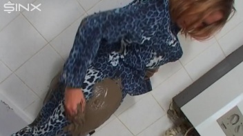 Mud Covered Hottie Rinses Off In Shower Screencap 10 on www.sinx.com