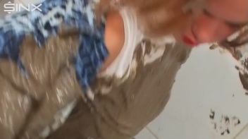 Mud Covered Hottie Rinses Off In Shower Screencap 17 on www.sinx.com