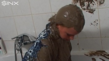 Mud Covered Hottie Rinses Off In Shower Screencap 19 on www.sinx.com