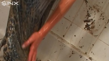Mud Covered Hottie Rinses Off In Shower Screencap 45 on www.sinx.com