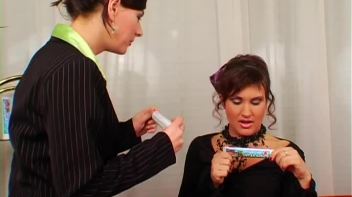 Toothpaste Madness Screencap 2 on www.sinx.com