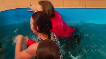 Splish Splash Eurobaabe Fun Screencap 84 on www.sinx.com