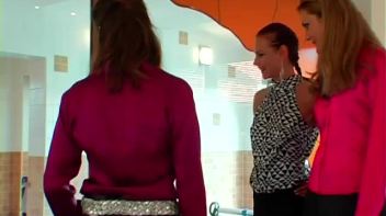 Splish Splash Eurobaabe Fun Screencap 6 on www.sinx.com