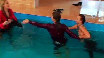 Splish Splash Eurobaabe Fun Screencap 77 on www.sinx.com