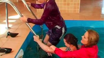 Splish Splash Eurobaabe Fun Screencap 81 on www.sinx.com