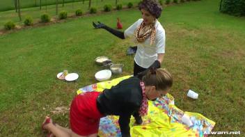 Messing Up A Perfectly Good Picnic Screencap 31 on www.sinx.com