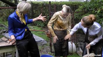 High Class Garden Mess Screencap 41 on www.sinx.com