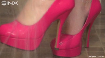 Wet And Messy From The Inside Out Screencap 5 on www.sinx.com