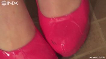 Wet And Messy From The Inside Out Screencap 57 on www.sinx.com