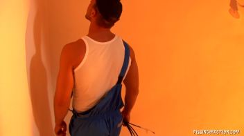 Carpenter Knows How To Work His Wood Screencap 7 on www.sinx.com