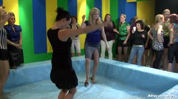 Jersie Girl Goes Hard In The Pit! Screencap 6 on www.sinx.com