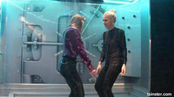Soaking wet shower adicts Screencap 14 on www.sinx.com