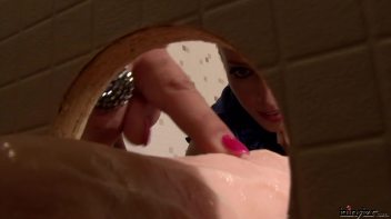 Lesbo Cum Swappers Beg For Liters More Screencap 5 on www.sinx.com