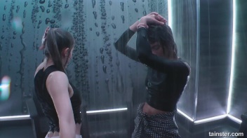 Titty Shakin' Shower Time Screencap 4 on www.sinx.com
