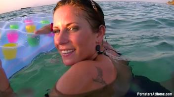 Wetlook In Paradise Screencap 52 on www.sinx.com