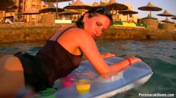 Wetlook In Paradise Screencap 55 on www.sinx.com