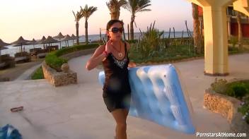 Wetlook In Paradise Screencap 65 on www.sinx.com