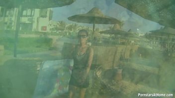 Wetlook In Paradise Screencap 14 on www.sinx.com