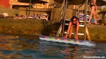 Wetlook In Paradise Screencap 15 on www.sinx.com