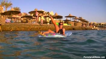 Wetlook In Paradise Screencap 18 on www.sinx.com