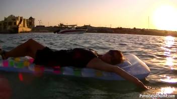 Wetlook In Paradise Screencap 20 on www.sinx.com