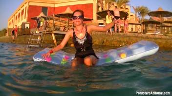 Wetlook In Paradise Screencap 23 on www.sinx.com