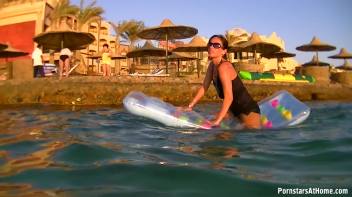 Wetlook In Paradise Screencap 27 on www.sinx.com