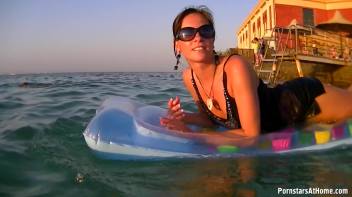 Wetlook In Paradise Screencap 28 on www.sinx.com