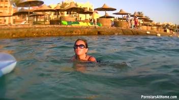 Wetlook In Paradise Screencap 31 on www.sinx.com