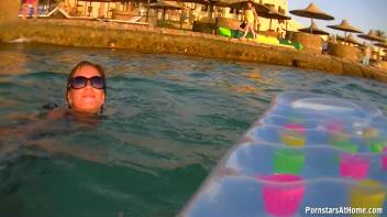 Wetlook In Paradise Screencap 32 on www.sinx.com