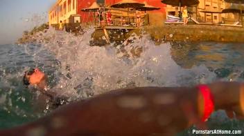 Wetlook In Paradise Screencap 33 on www.sinx.com