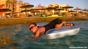 Wetlook In Paradise Screencap 36 on www.sinx.com