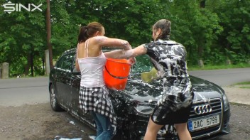 Catfight At The Carwash Screencap 43 on www.sinx.com