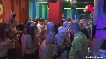 Bikini Beach Balls Part 5 - Cam 3 Screencap 1 on www.sinx.com