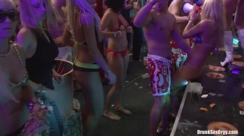 Bikini Beach Balls Part 5 - Cam 3 Screencap 114 on www.sinx.com