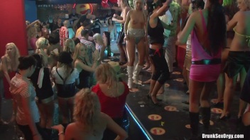 Bikini Beach Balls Part 5 - Cam 3 Screencap 74 on www.sinx.com