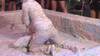 Miss Skinny Stuffed With Mud Screencap 44 on www.sinx.com