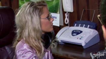 A Most Satisfying Lunch Break Screencap 4 on www.sinx.com