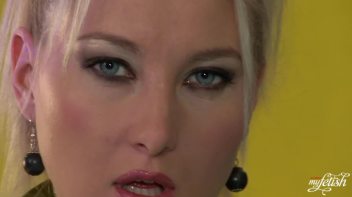 Gooey Flirtation Screencap 5 on www.sinx.com